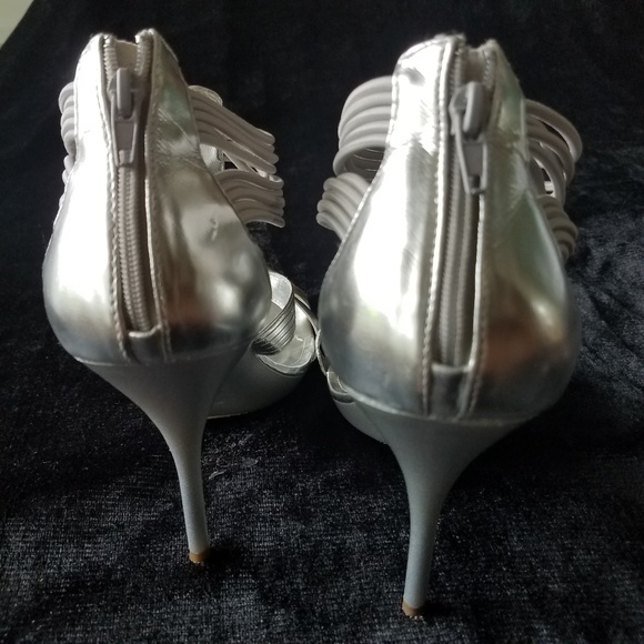 🔥 FREE with Any Purchase-Closet Clear Out🔥 - Picture 7 of 8